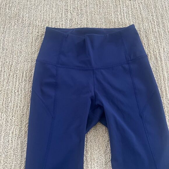 Lululemon Blue Patterened Bottoms Cropped 21” Leggings - Picture 5 of 8